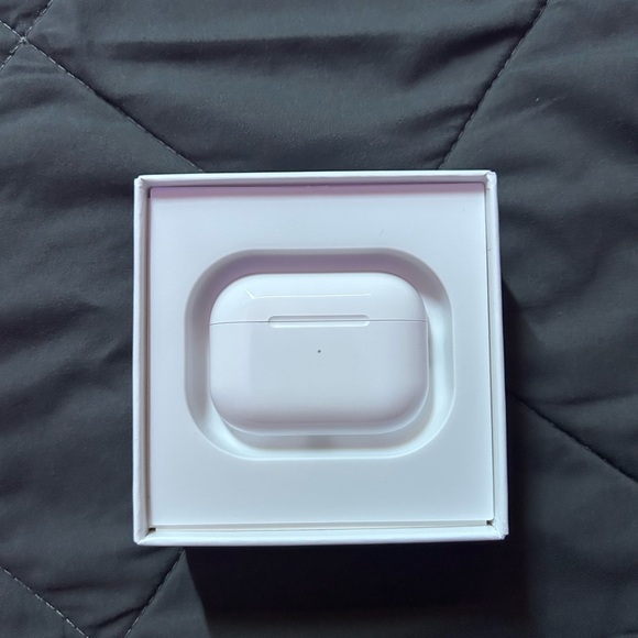 AirPods Pro - Picture 4 of 5